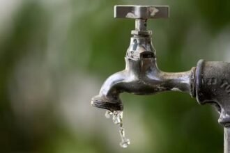 2,8 milhões de crianças não têm acesso adequado à água