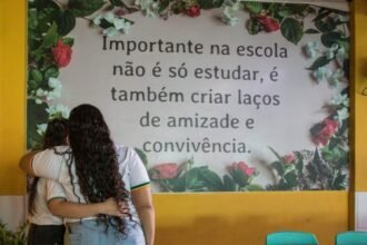 Sem celular na escola